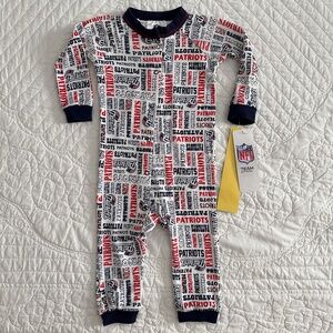 NWT NFL Team Apparel New England Patriots Baby Sleeper Onesie 12 Months